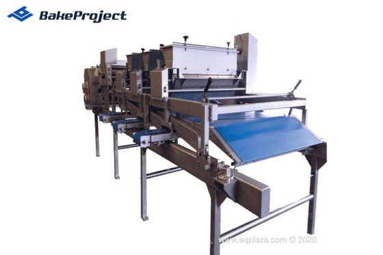 ROTOR LINE WKB-600 rotary molding line with conveyor and additional equipment (photo 1 sur 10)