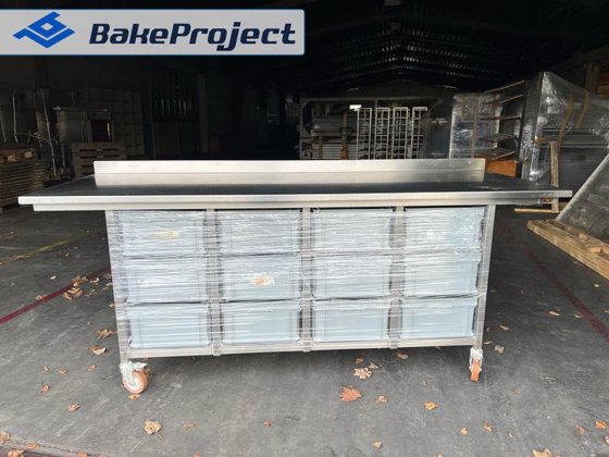 Work table stainless steel with plastic storage boxes (фото 1 з 3)