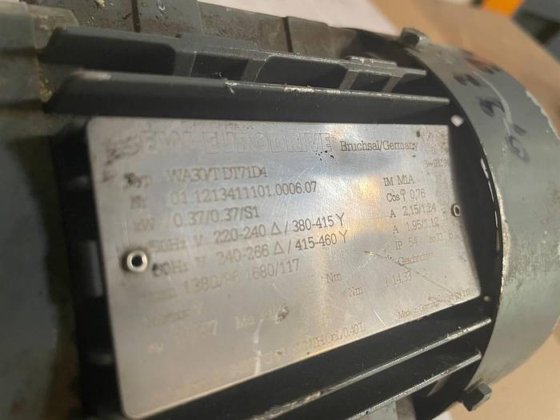 SEW-EURODRIVE 3∼ IEC34 WA30/TDT71D4 (photo 1 sur 5)