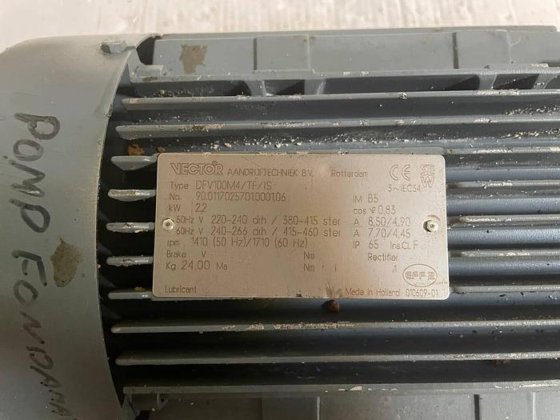 VECTOR AANDRIJFTECHNIEK B.V. 3 ∼ Mot IEC34 DFV100M4/TF/IS (photo 1 of 3)
